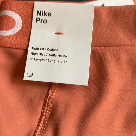 NWT Nike 3" High-Waisted Training Shorts with Pockets - Picture 4 of 6